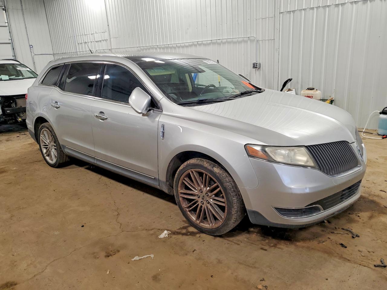 2013 Lincoln Townhouse MKT