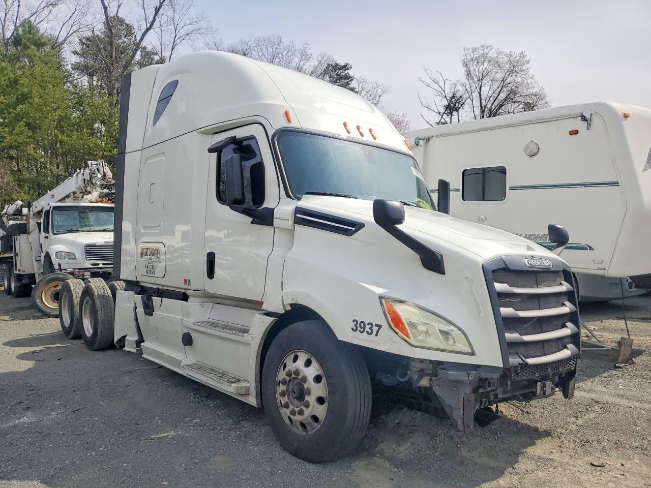 2019 Freightliner Cascadia 126