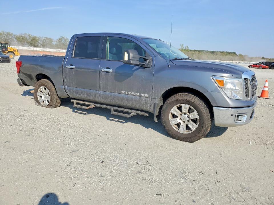 2018 Nissan Titan SV