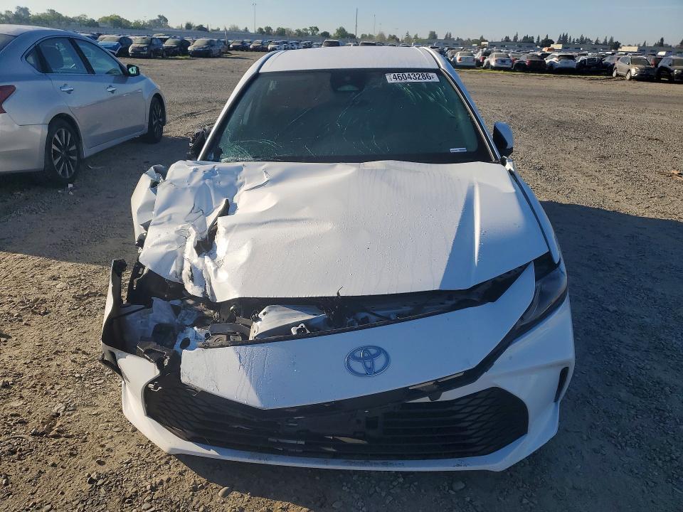 2025 Toyota Camry le