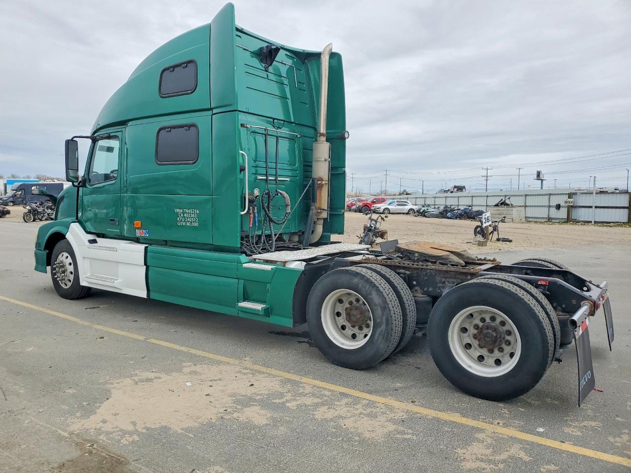 2007 Volvo VNL Semi Truck