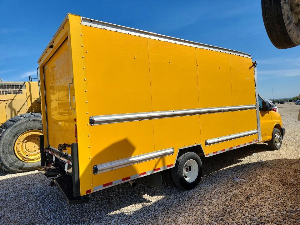 2022 GMC Savana BOX Truck