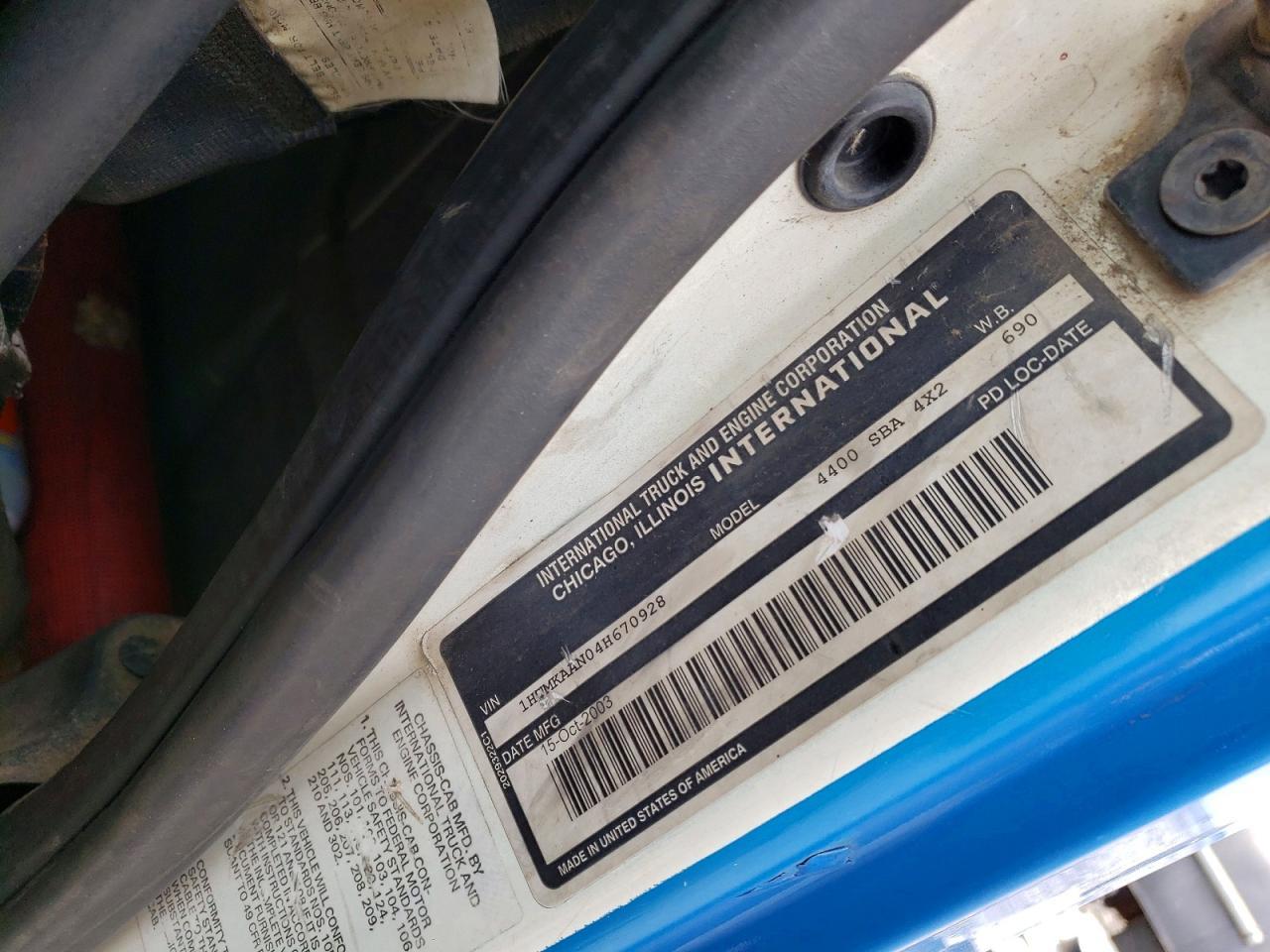 2004 International 4400 ROLL-OFF Container Truck