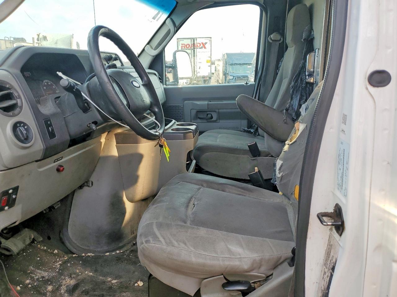 2010 Ford Econoline E350 Super Duty Cutaway Van