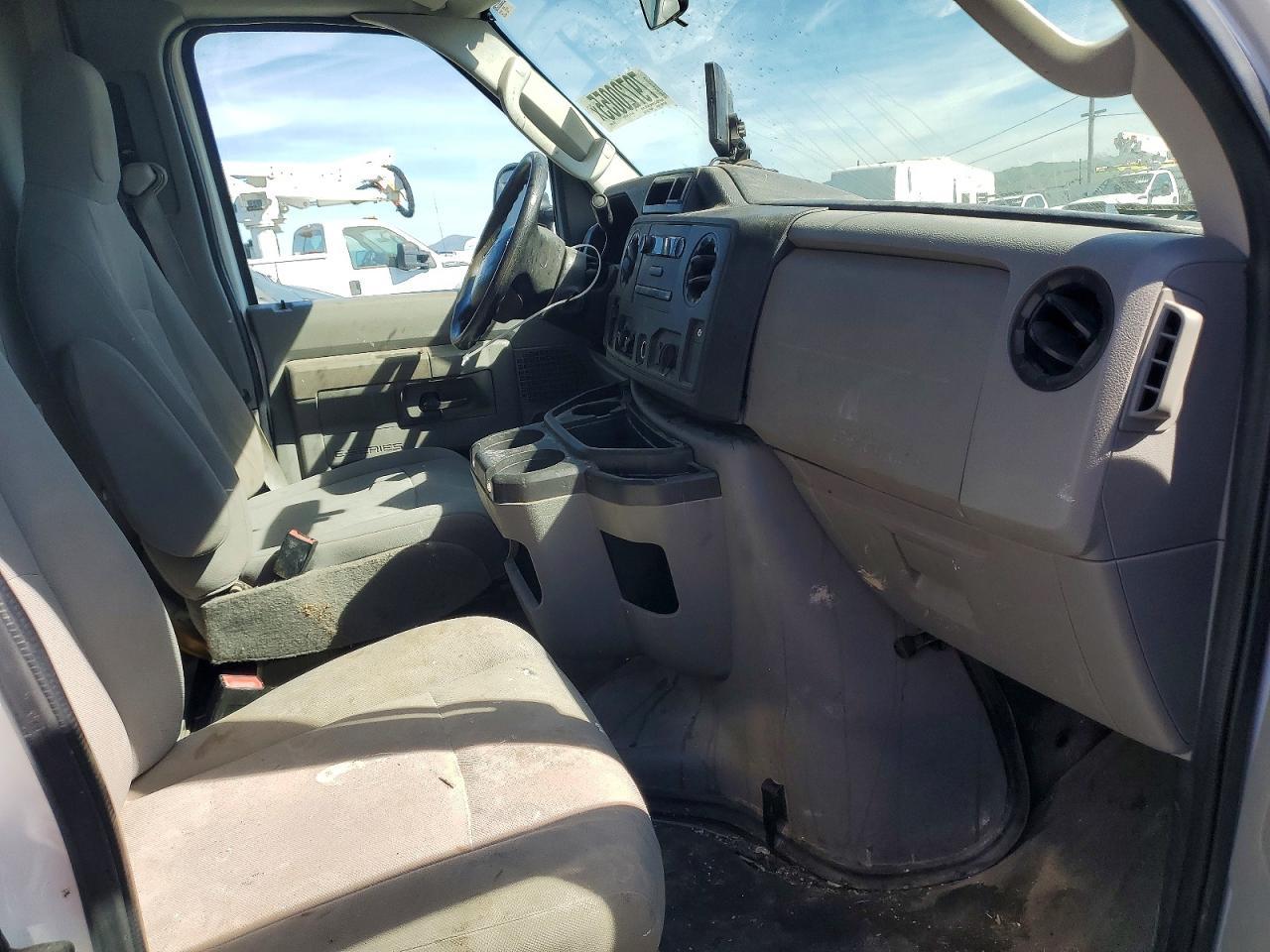 2014 Ford E350 Utility / Service Truck