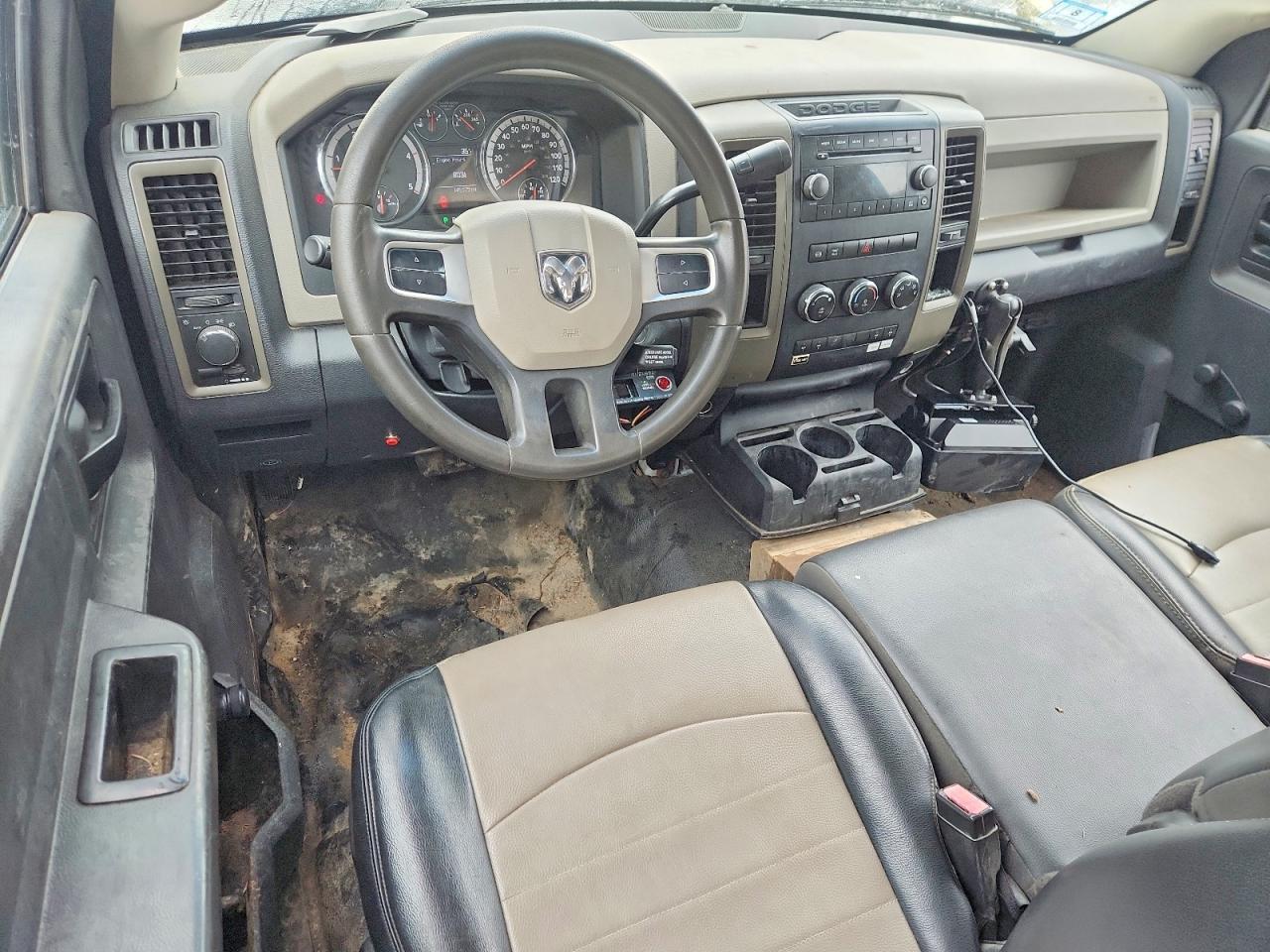 2011 Dodge RAM Chassis Cab Flatbed Truck