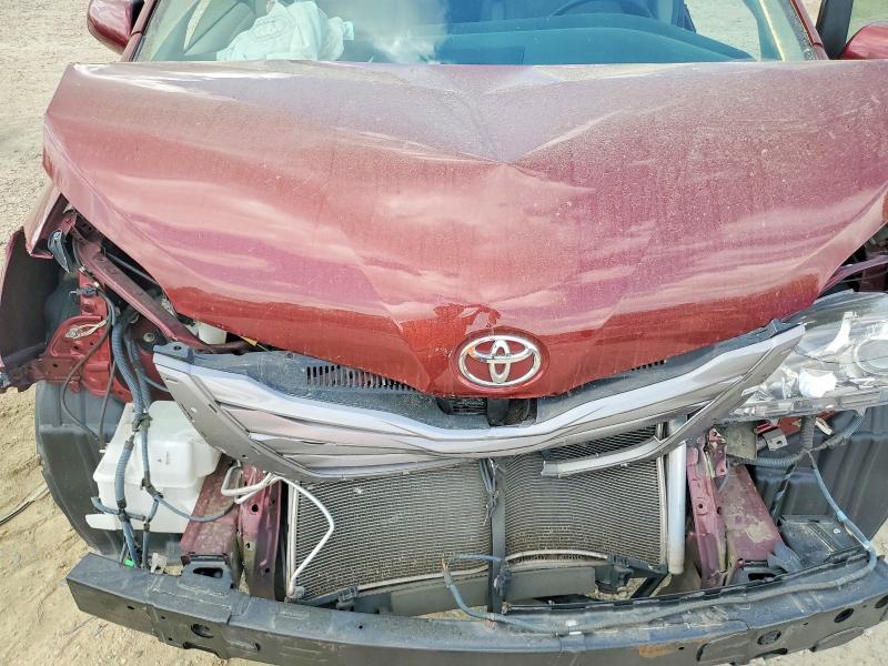 2015 Toyota Sienna xle 8-passenger