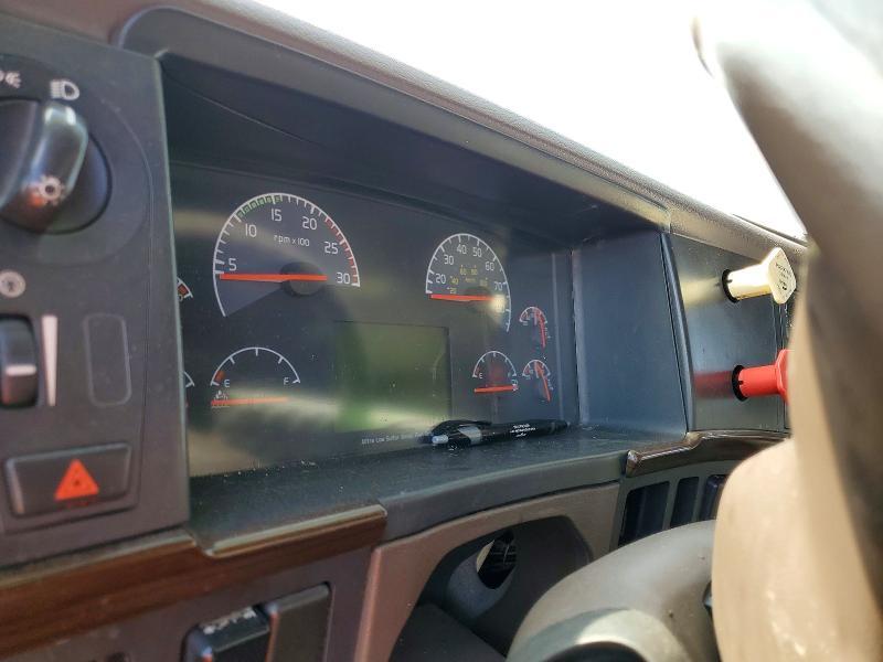 2014 Volvo Vnl Semi Truck