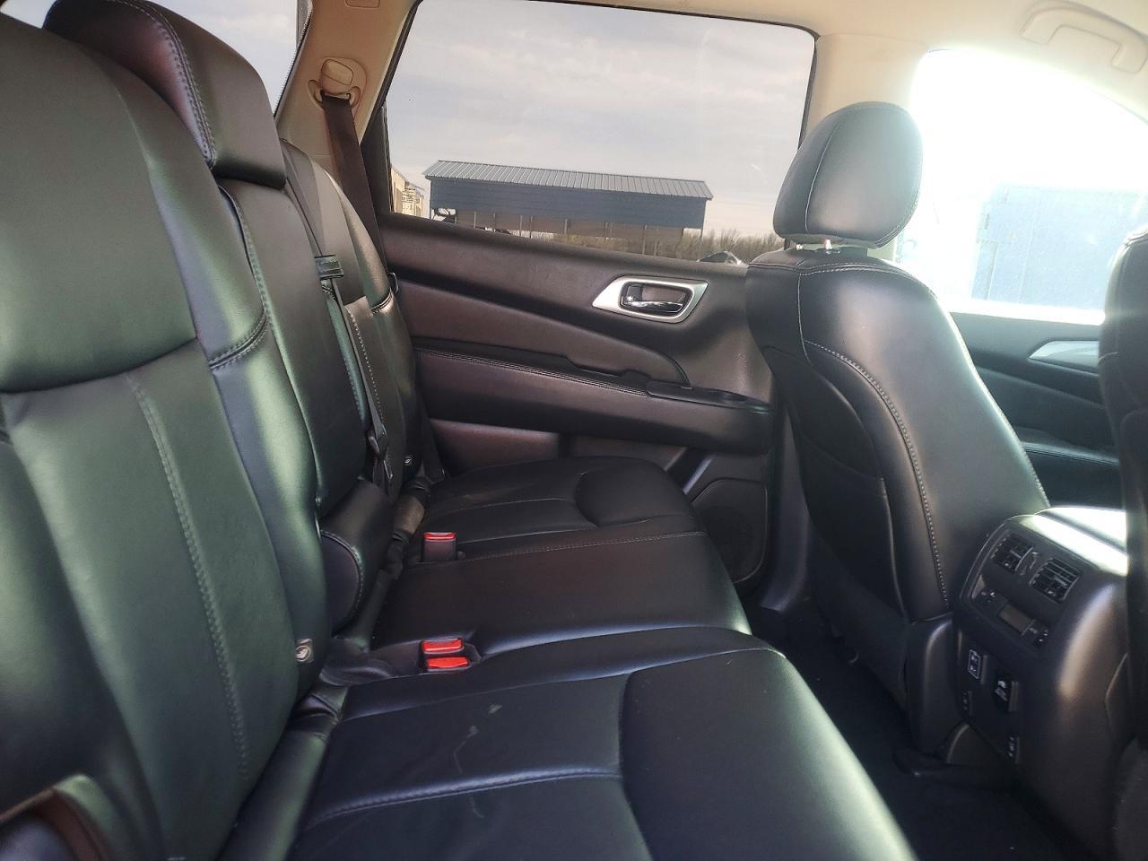 2018 Nissan Pathfinder sl