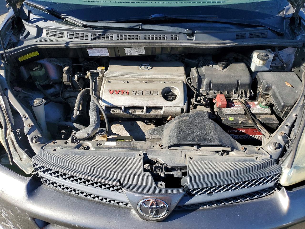 2005 Toyota Sienna ce 8 Passenger