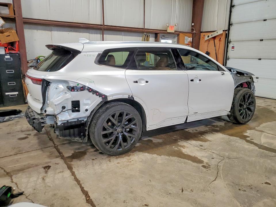 2025 Toyota Crown Signia xle