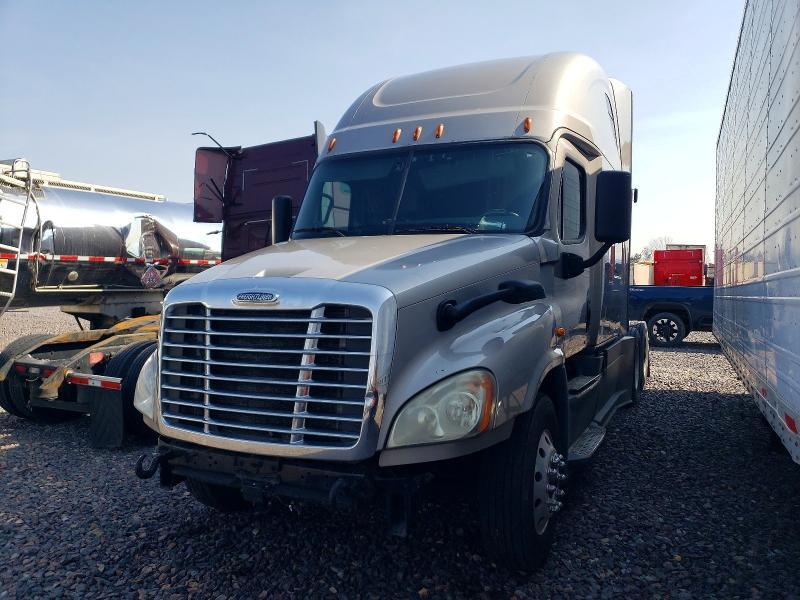 2018 Freigliner 2018 Freightliner Cascadia 125 Semi Truck