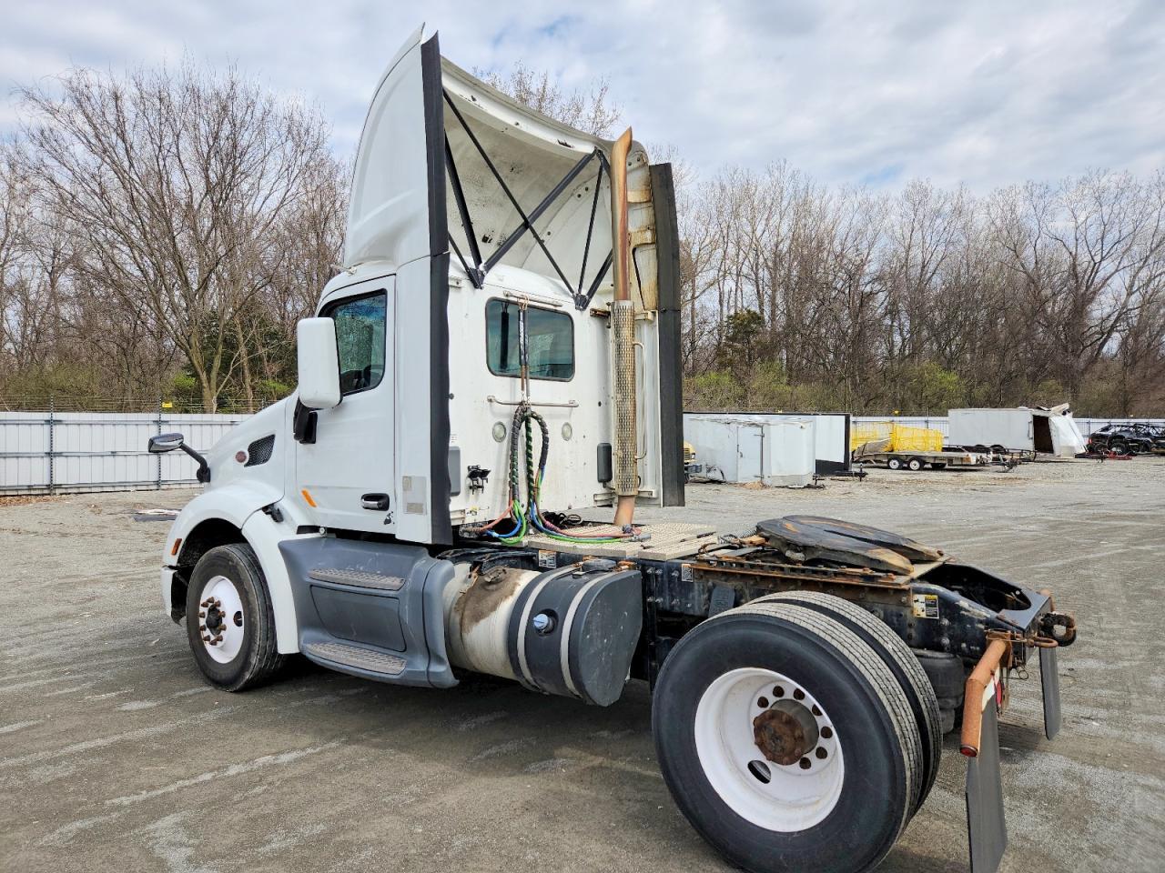 2017 Peterbilt 579 Semi Truck