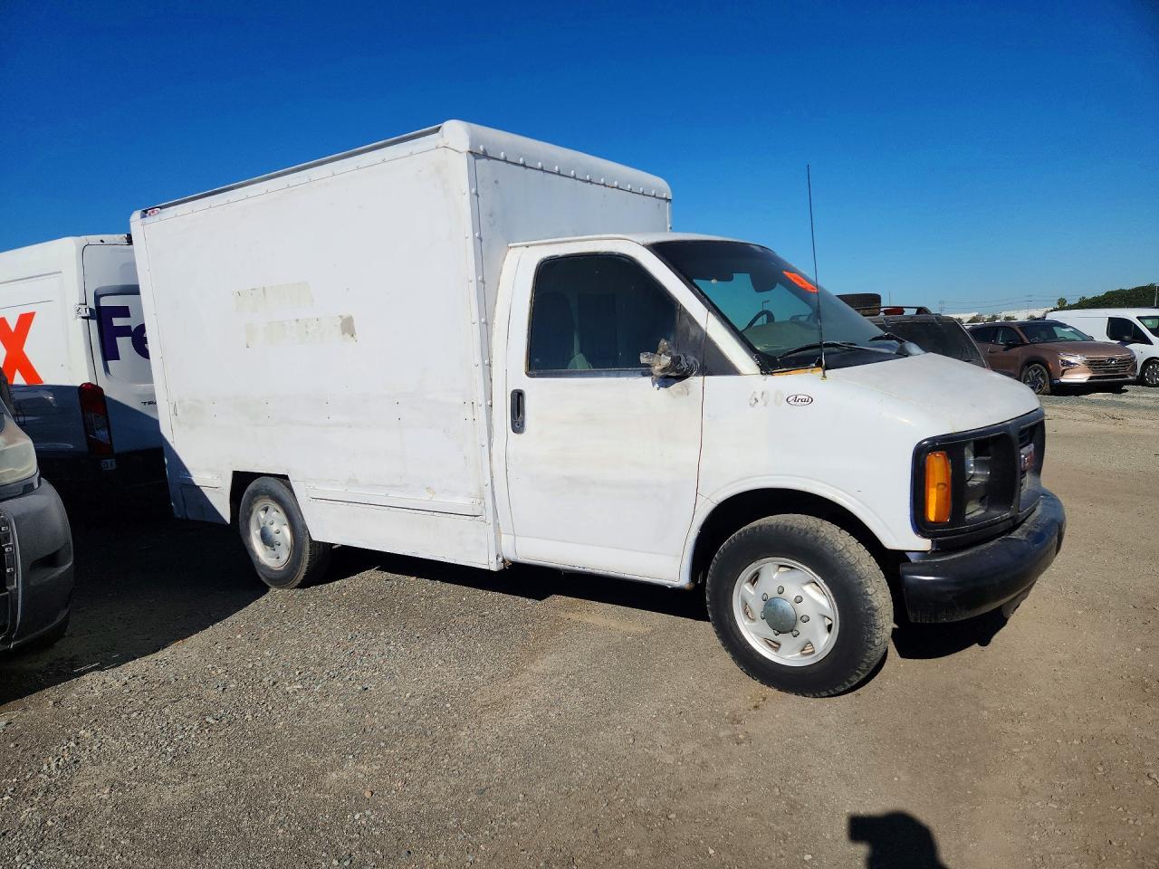 2000 GMC Savana Cutaway G3500