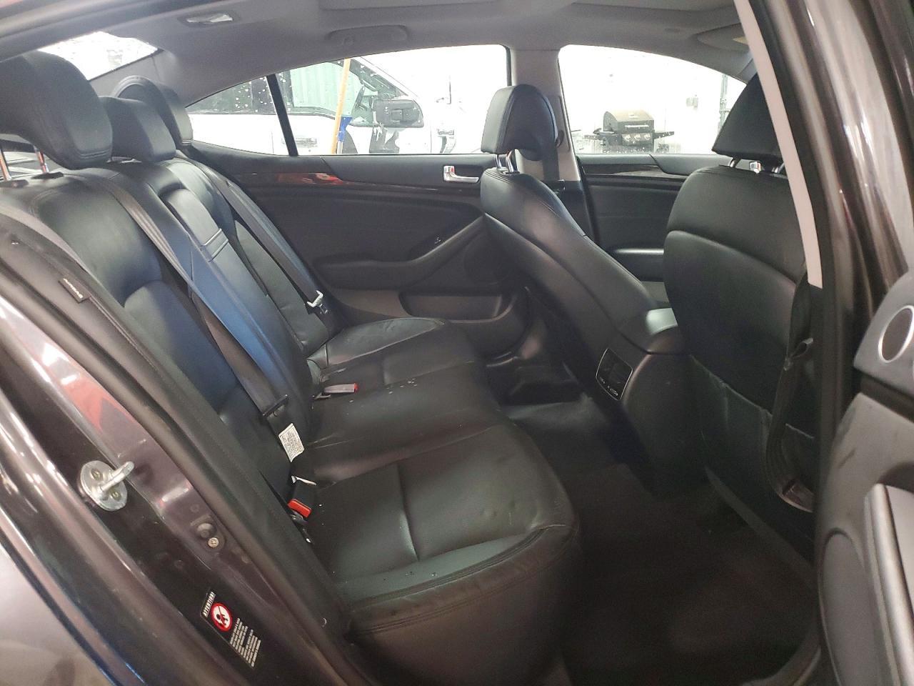 2016 KIA Cadenza Premium