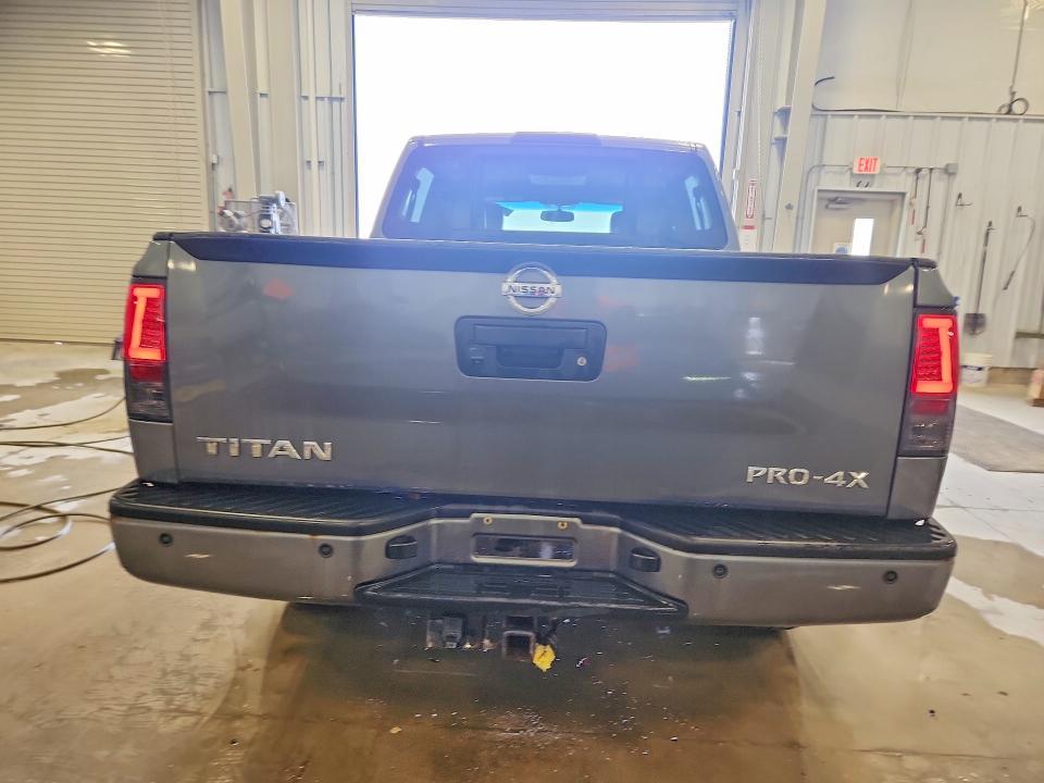2014 Nissan Titan SV