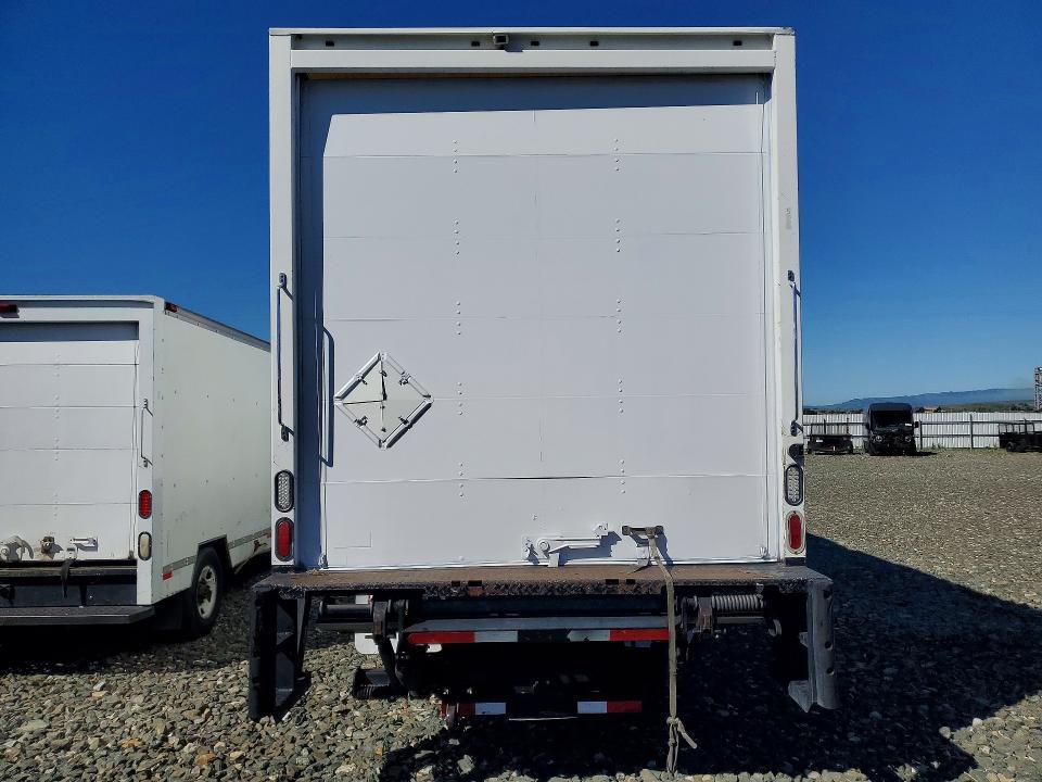 2017 Isuzu NRR BOX Truck