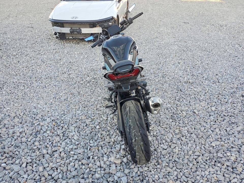 2025 Kawasaki ZR900 S