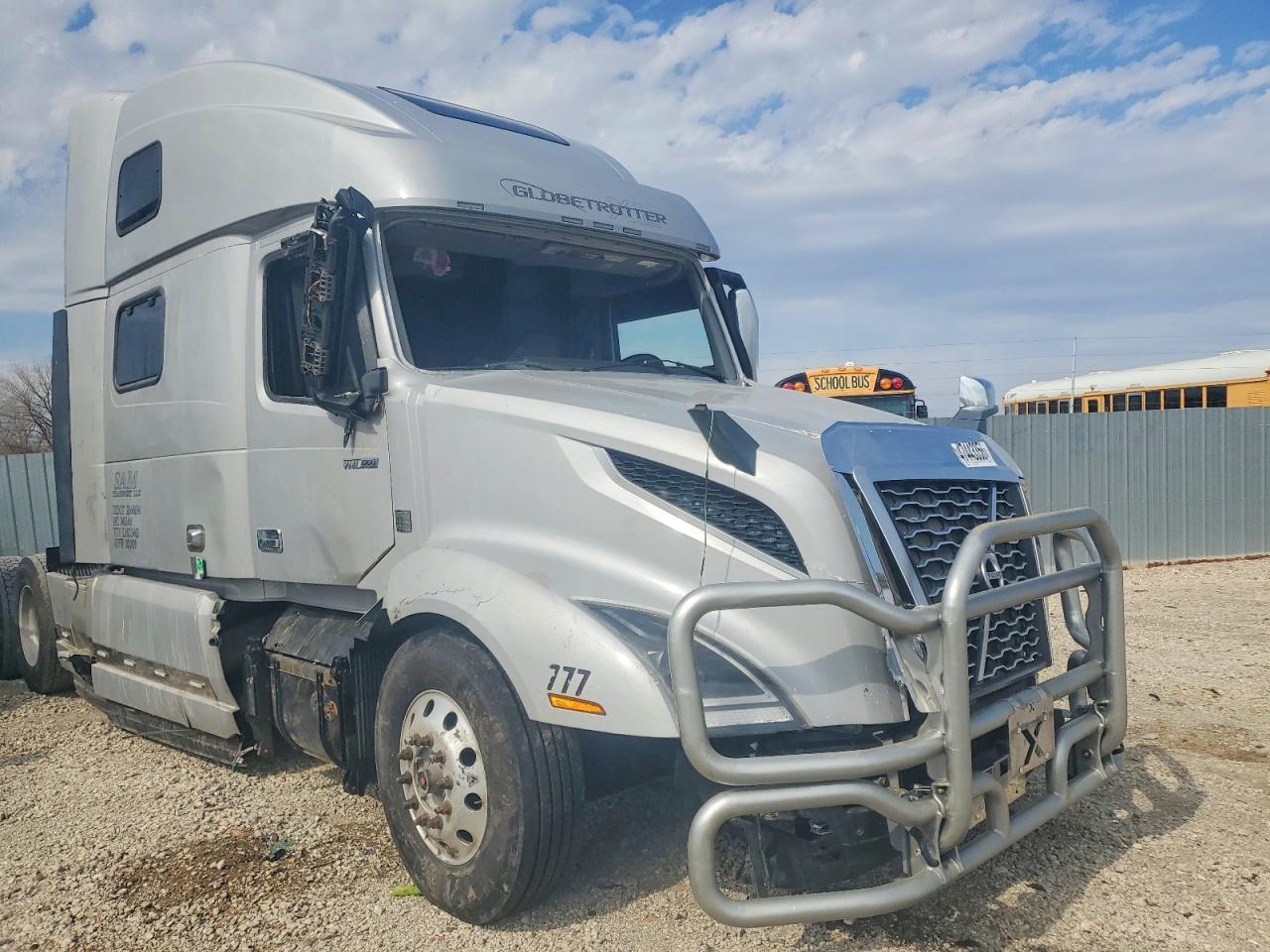 2020 Volv O VNL Semi Truck