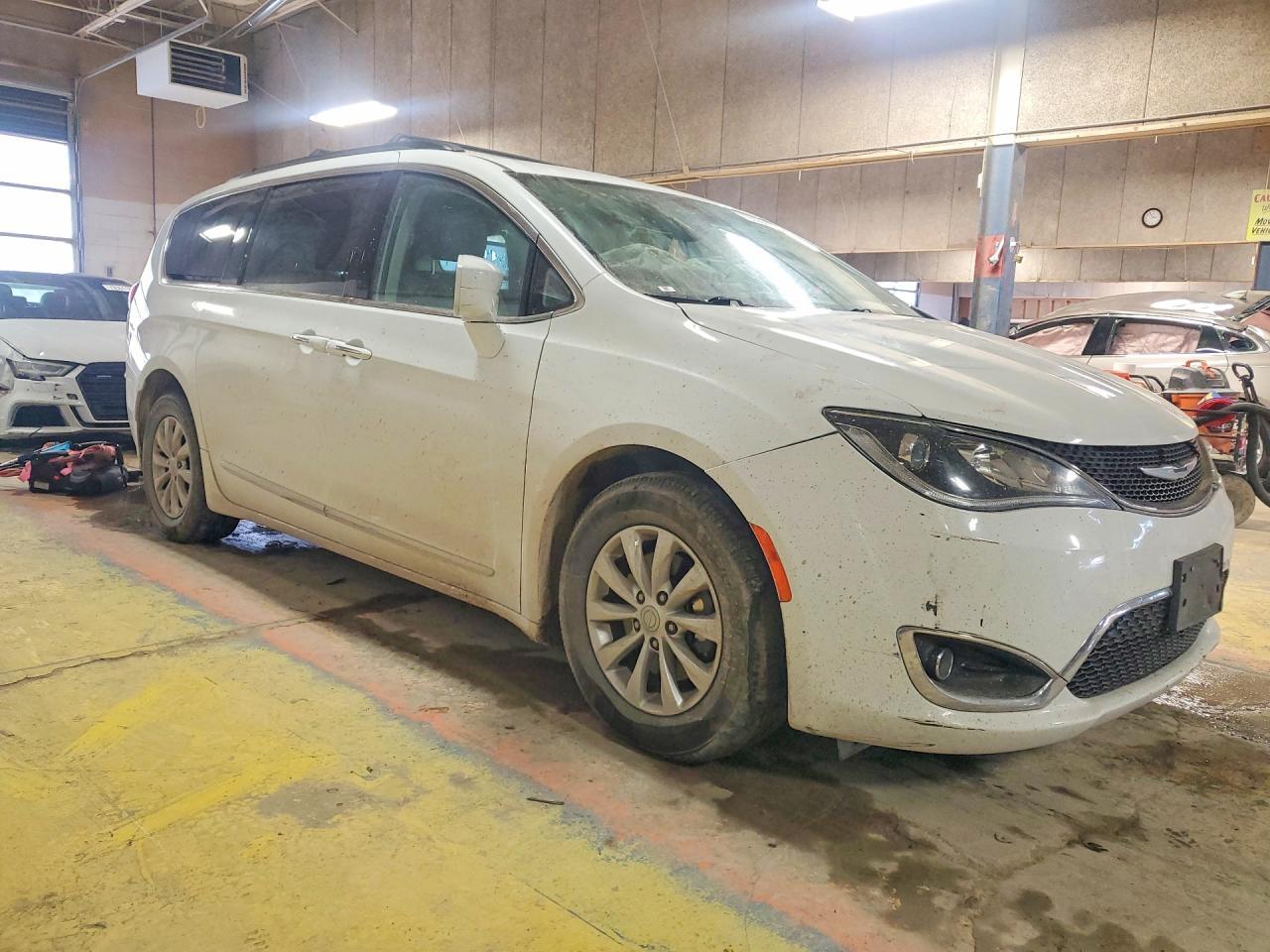 2017 Chrysler Pacifica Touring l