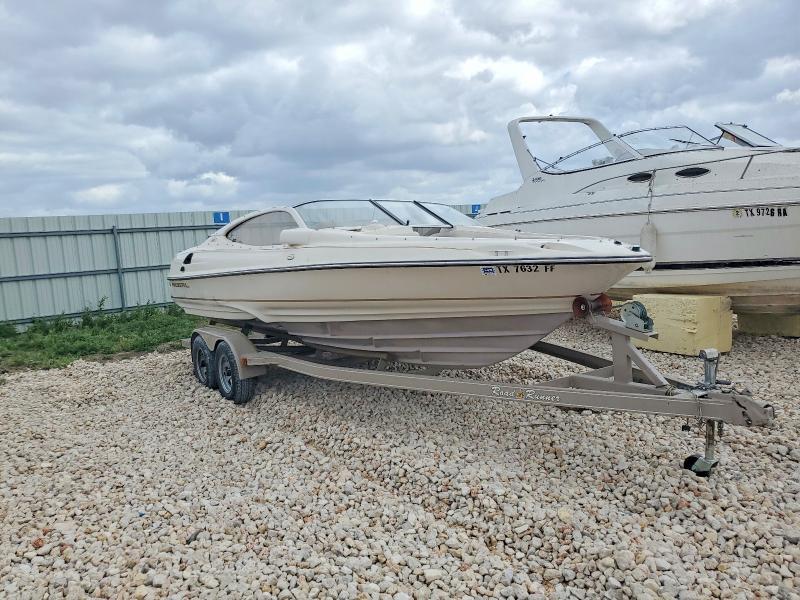 2000 Regal 2565 Boat