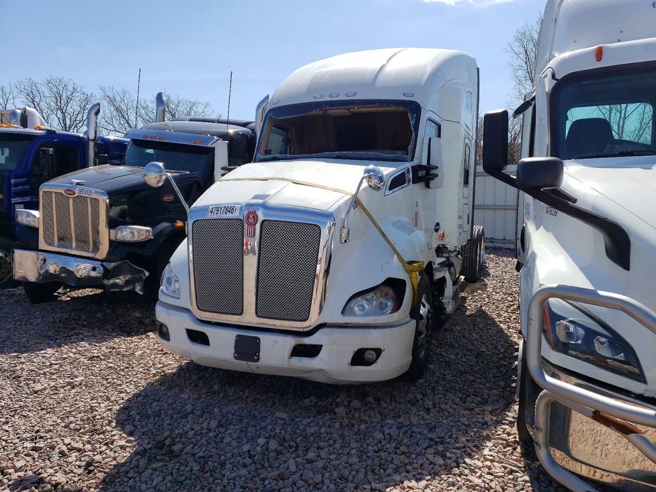 2019 Kenworth T680 Semi Truck