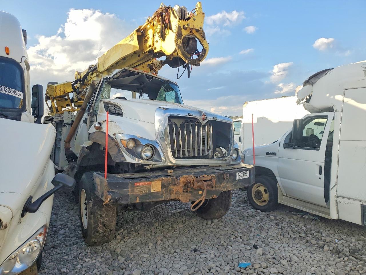 2017 International 7300 Digger Derrick Truck