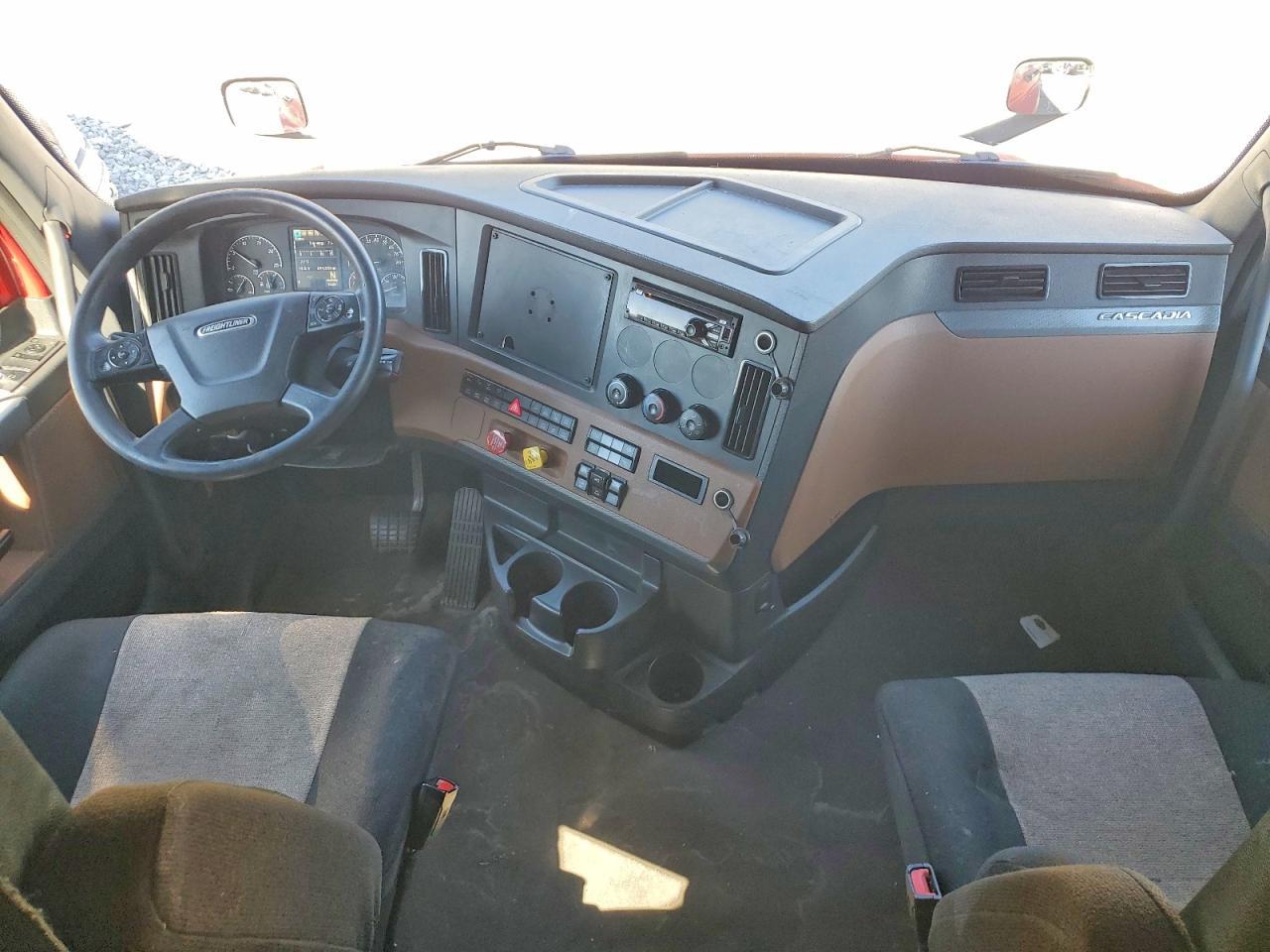 2020 Freightliner Cascadia 126 Semi Truck