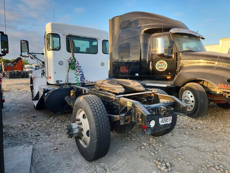 2015 Kenworth T330 Semi Truck