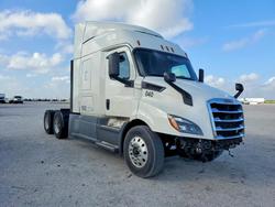 Salvage trucks for sale at Clewiston, FL auction: 2019 Freigliner 2019 Freightliner Cascadia 116 Semi Truck