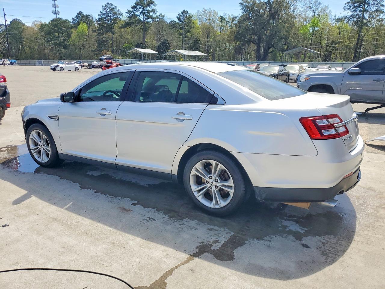 2016 Ford Taurus se