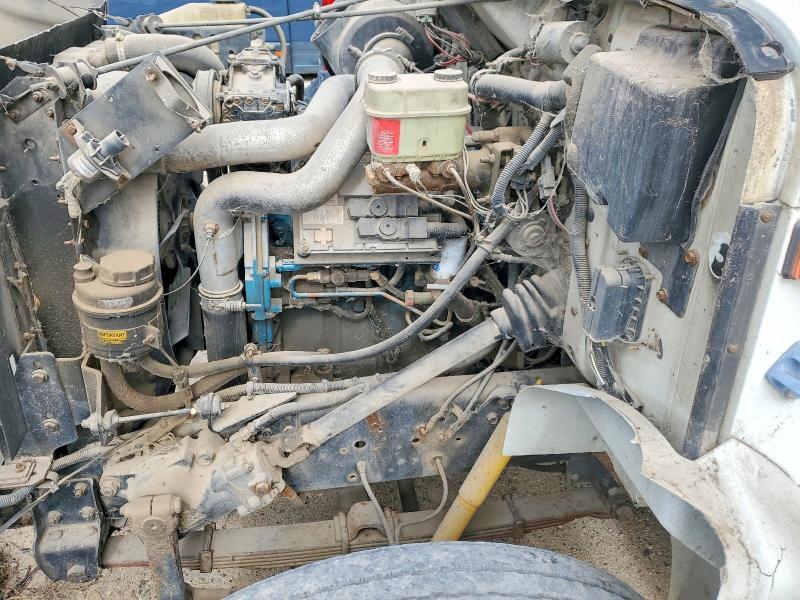 1999 International 4900 BOX Truck