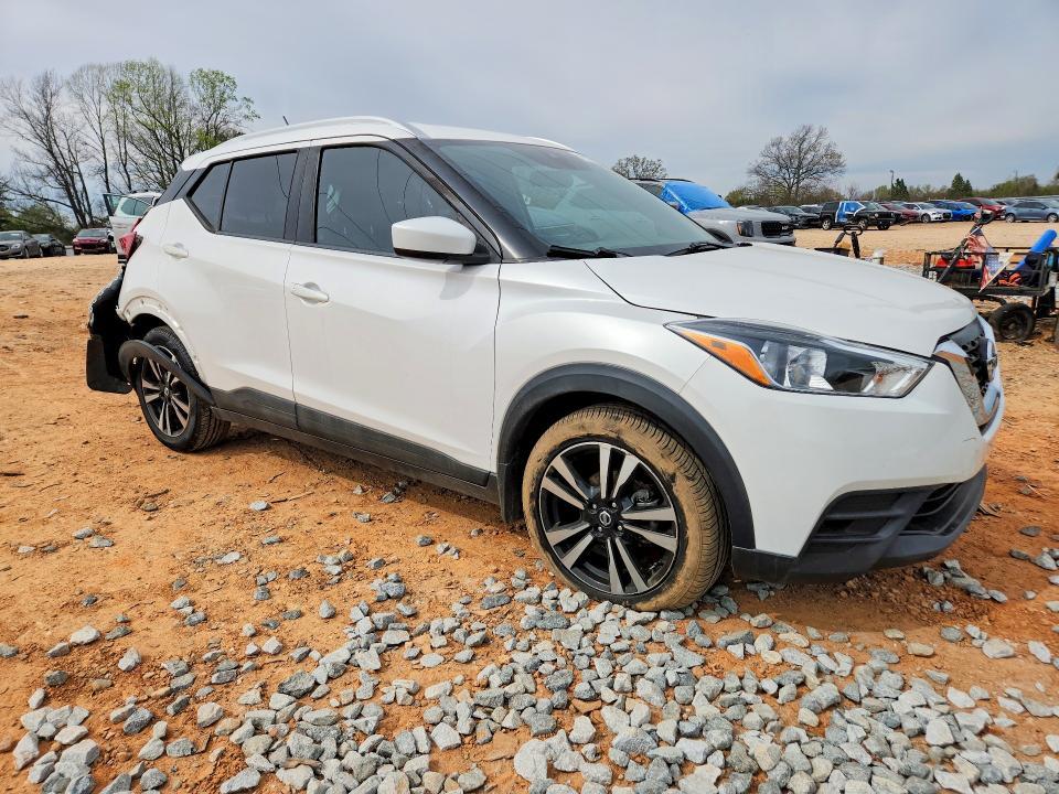 2020 Nissan Kicks sv
