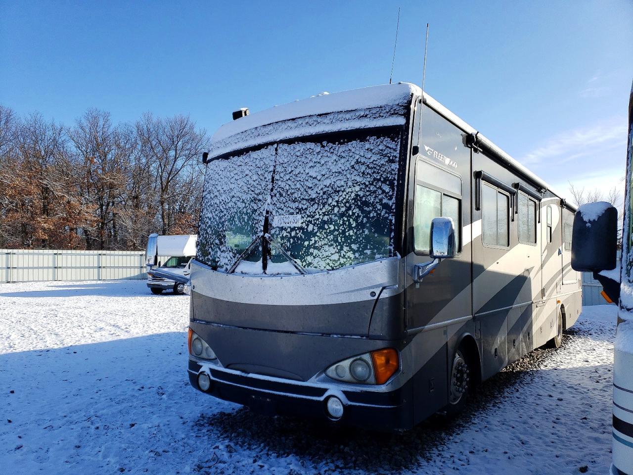 2004 Freightliner Chassis XC RV
