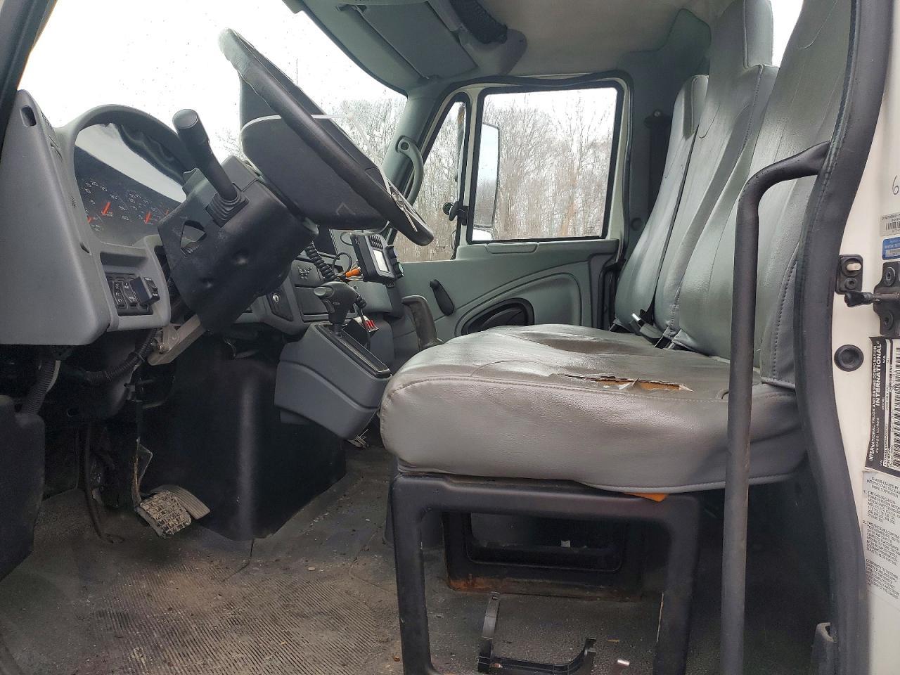 2005 International 4300 DE-ICER Truck