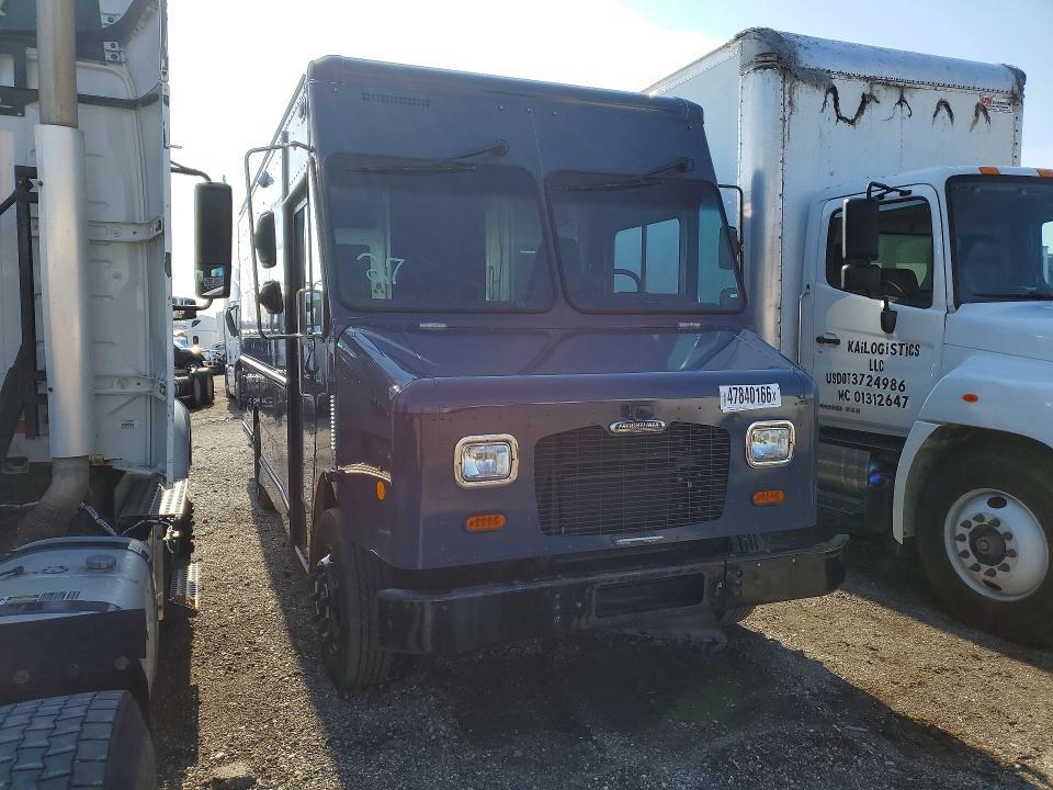 2021 Freightliner Chassis M-delivery van