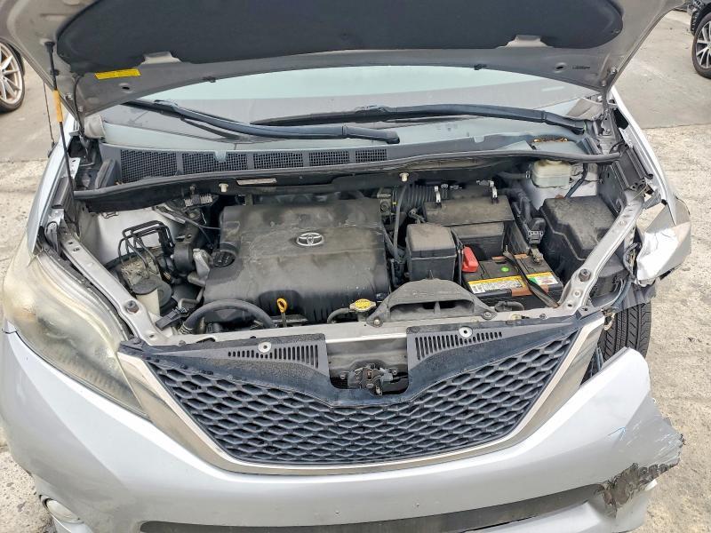 2012 Toyota Sienna se 8-passenger