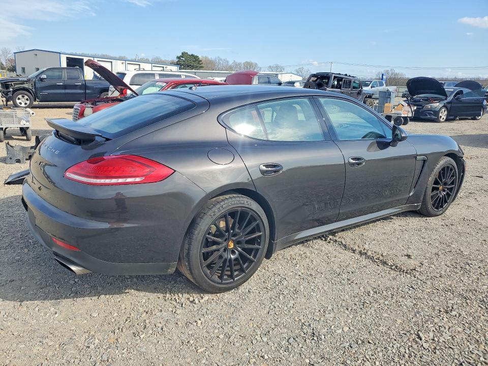 2016 Porsche Panamera 2