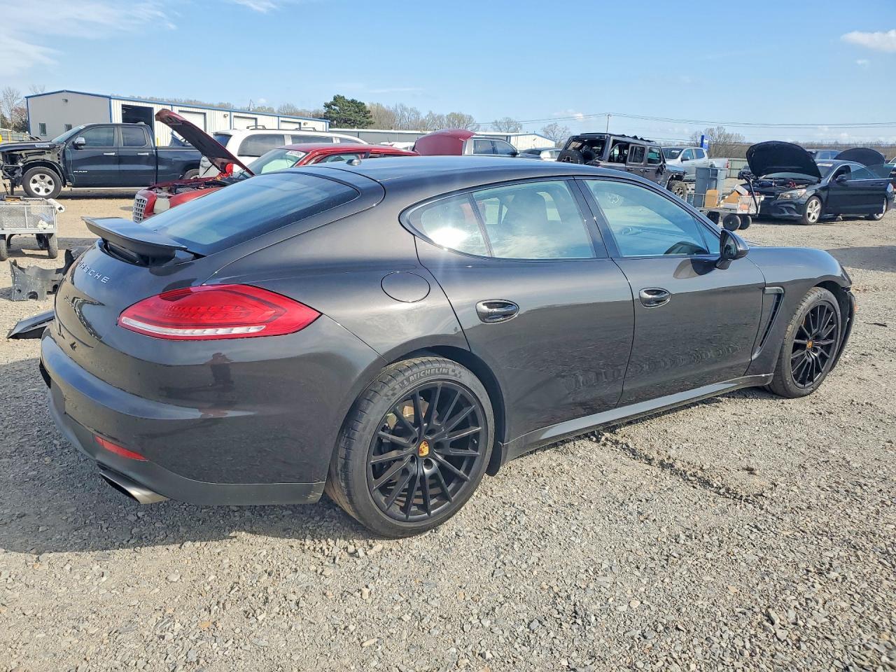2016 Porsche Panamera 2