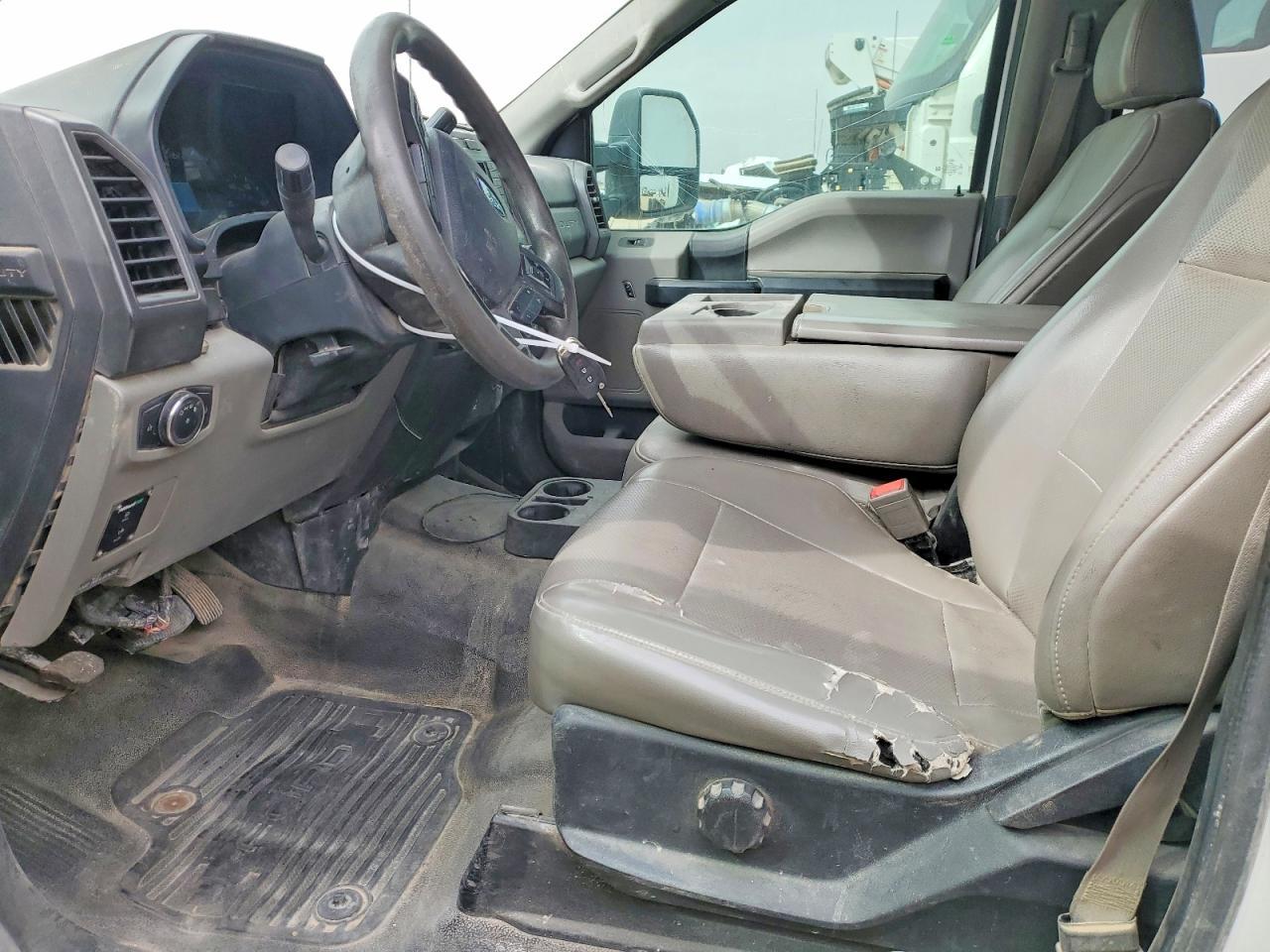 2019 Ford F450 Super Duty Flatbed Truck