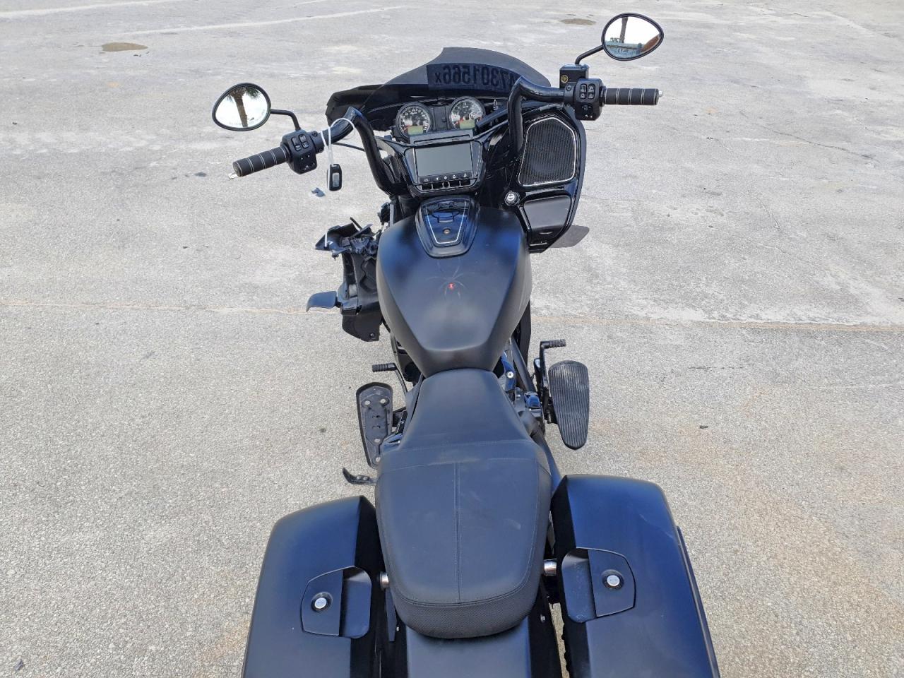 2021 Indian Motorcycle Co. Challenger Dark Horse