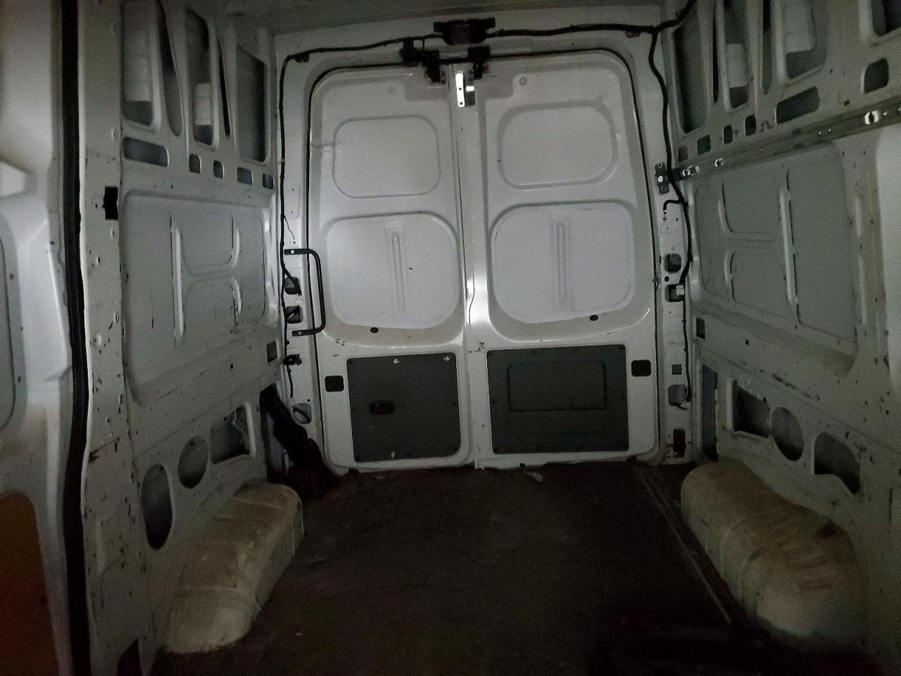 2013 Nissan NV 2500 HD S