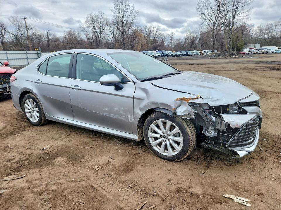 2020 Toyota Camry le
