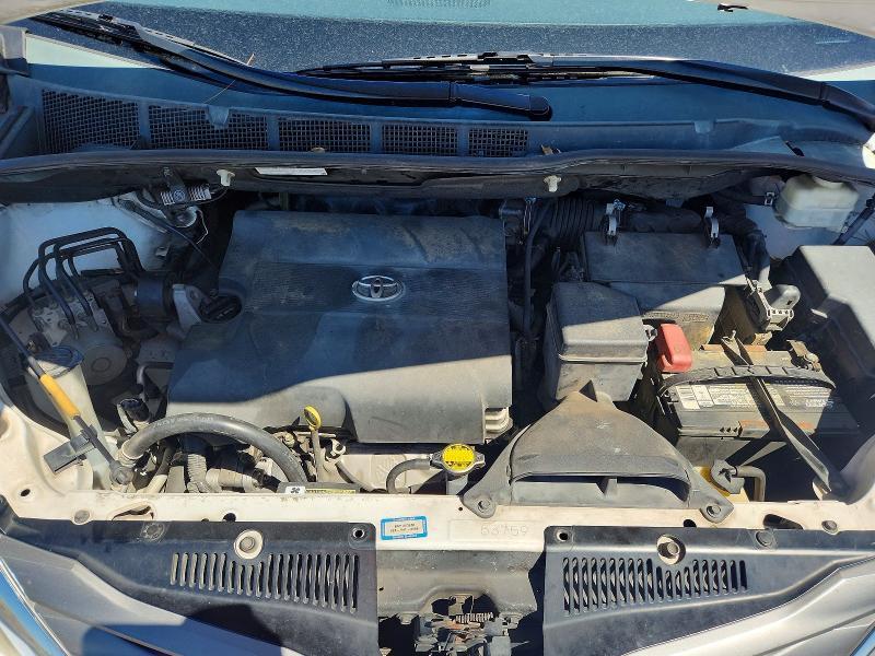 2014 Toyota Sienna xle 8-passenger