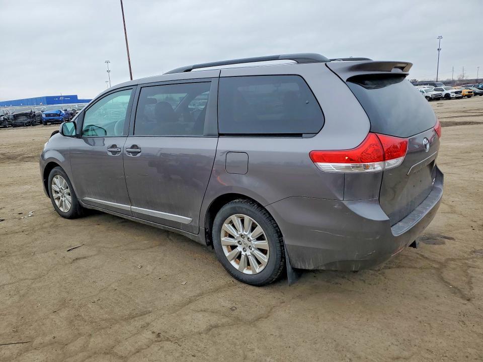 2012 Toyota Sienna le 7-passenger