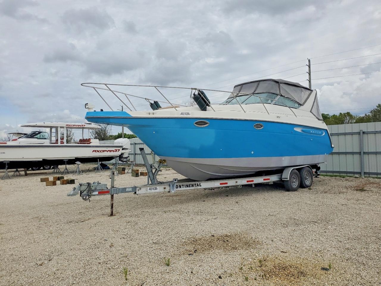 2000 Maxxo Boat