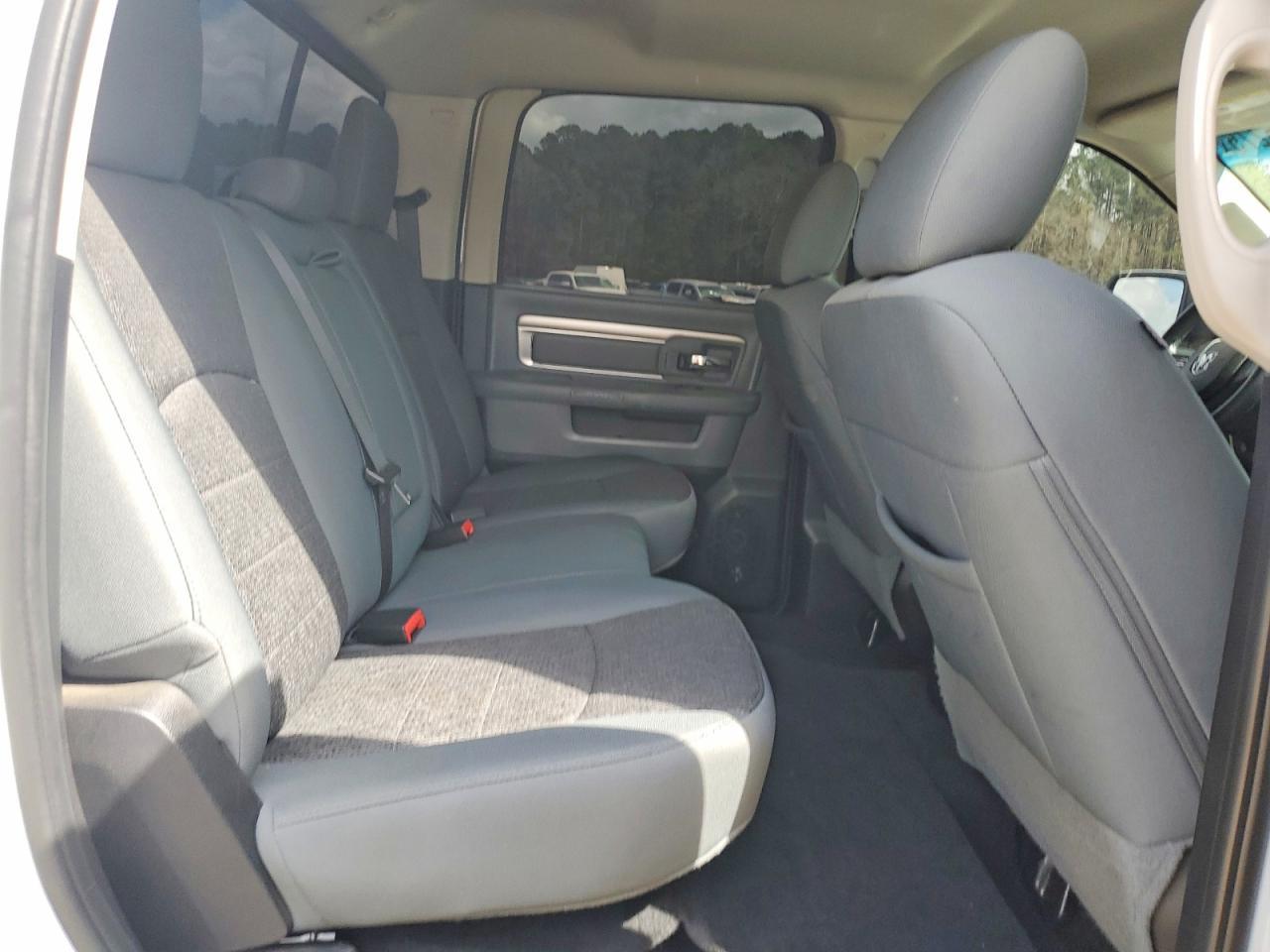 2016 Ram Trucks 1500 slt