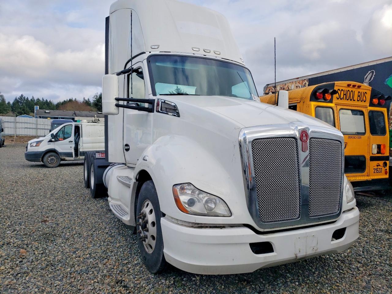 2018 Kenworth T680 Semi Truck