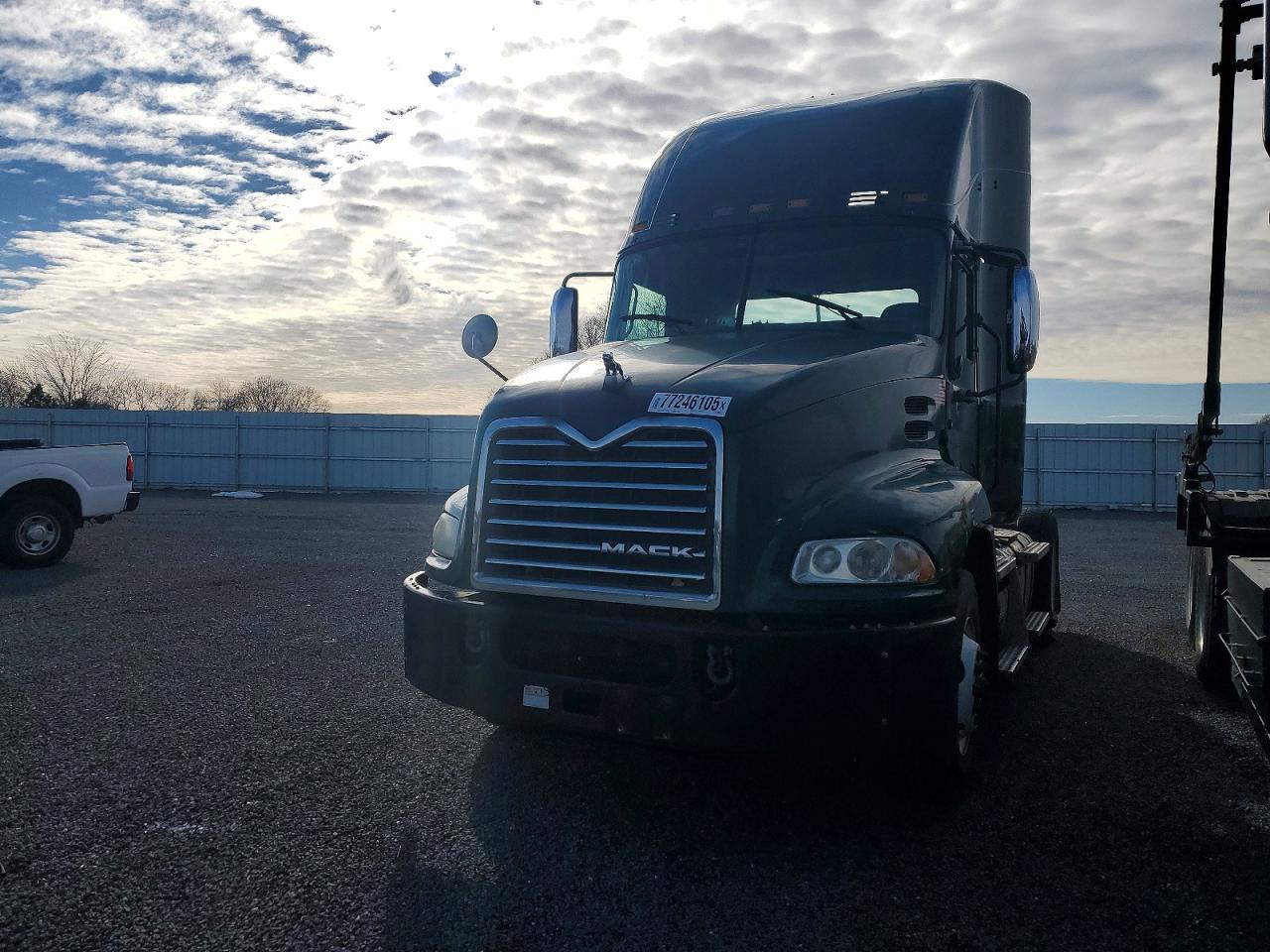 2017 Mack CXU612 Semi Truck