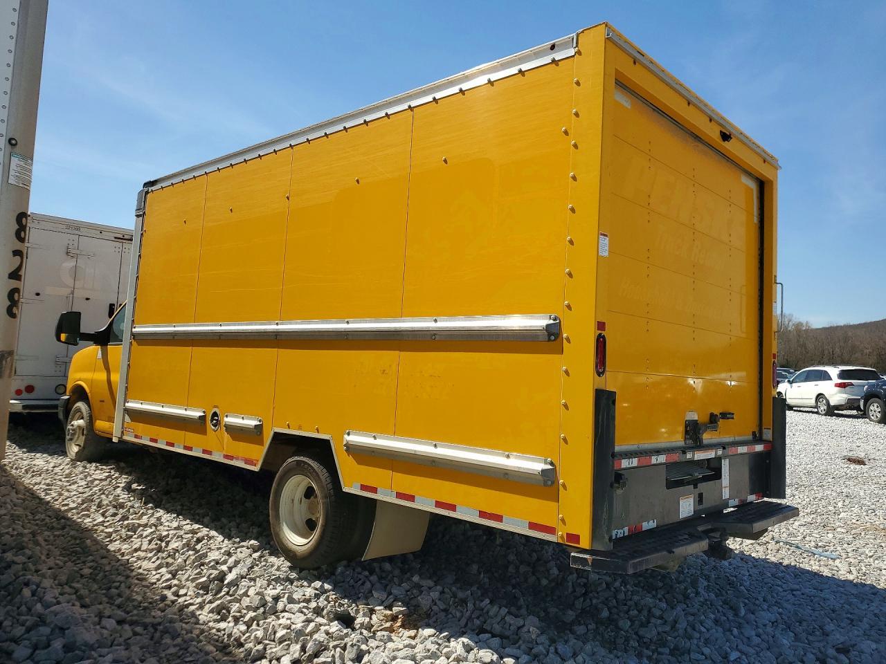 2022 GMC Savana BOX Truck